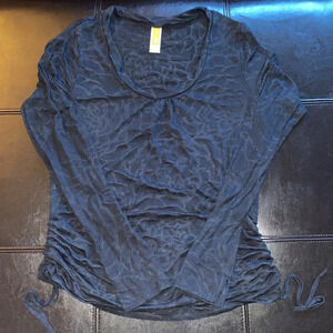 Lucy Sheer Patterned Long Sleeve Workout Top​​​​​​​​​​
